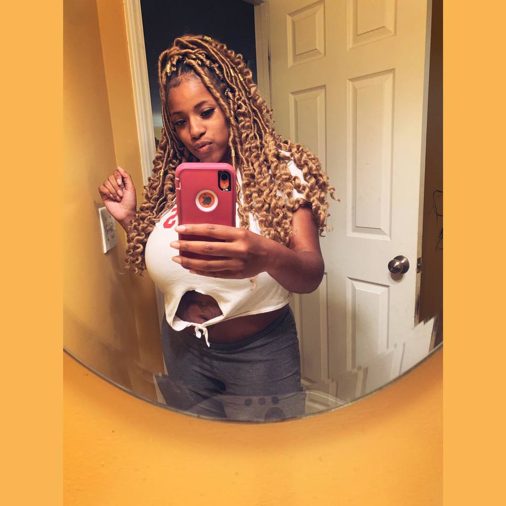 Meet your Posher, Maya